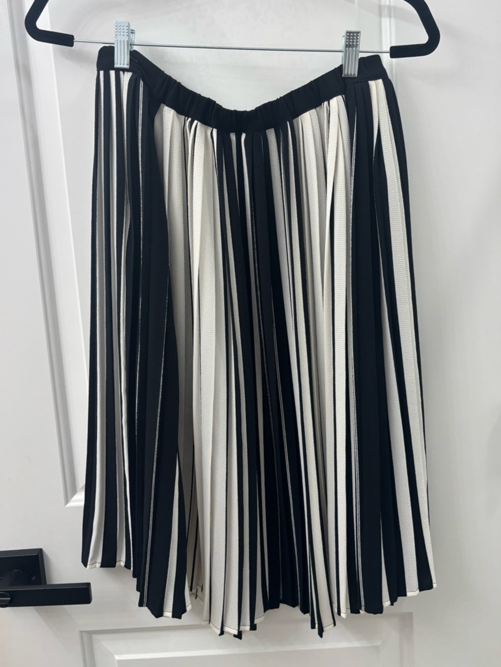 Vince Camuto midi skirt black and white